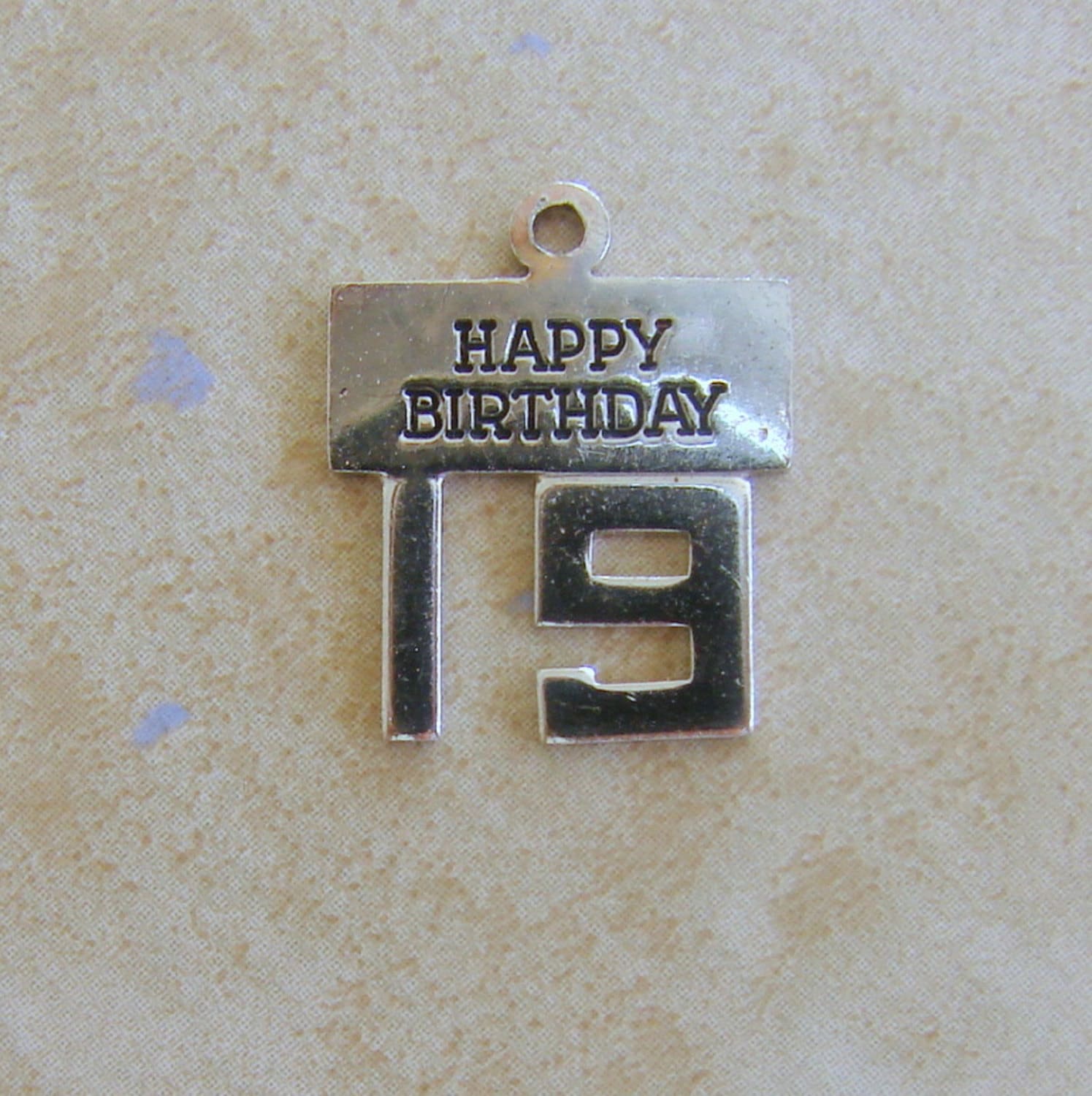Wells Happy Birthday 19 Sterling Silber Armband Charm Vintage Wells Happy Birthday 19 Sterling Silber Armband Charm Vintage von Charmcrazey