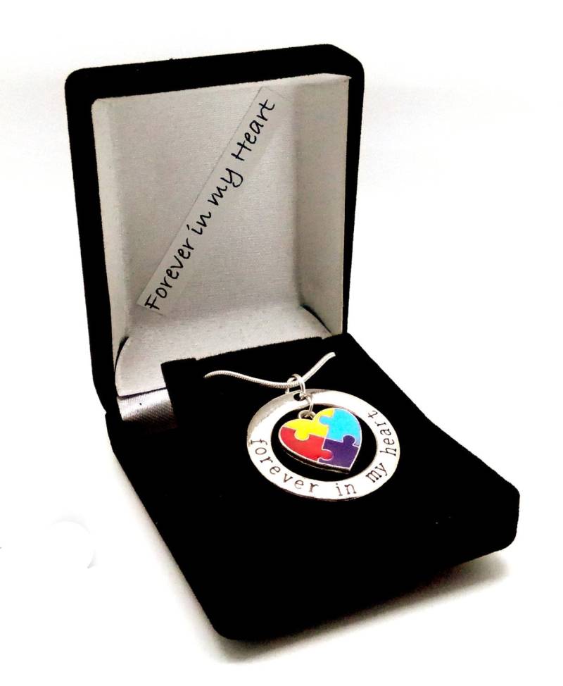 Autismus-Bewusstseins-Halskette, Autismus-Schmuck, Forever in My Heart-Halskette, Puzzle-stück-Schmuck, Autismus-Mutter, Bewusstseinsgeschenk Autismus-Bewusstseins-Halskette, Autismus-Schmuck, Forever in My Heart-Halskette, Puzzle-stück-Schmuck, Autismus-Mutter, Bewusstseinsgeschenk von CharmedByDragons