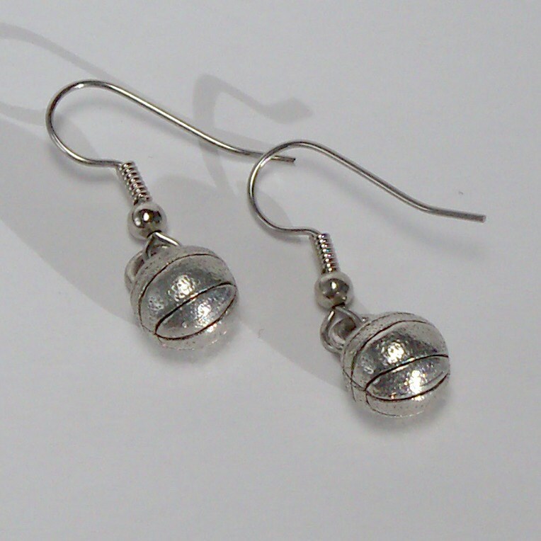 Basketball Ohrringe - Silber Zinn Basketball Ohrringe - Silber Zinn von CharmedGifts