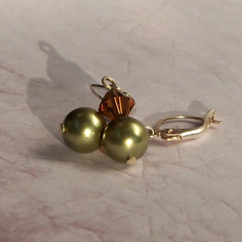 Grüne Swarovski Perle Und Braun Kristall Ohrringe Grüne Swarovski Perle Und Braun Kristall Ohrringe von CharmedGifts