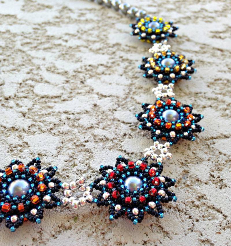 Perlenmedaillon-Kette Bunte Glasperlen von CharmedGifts