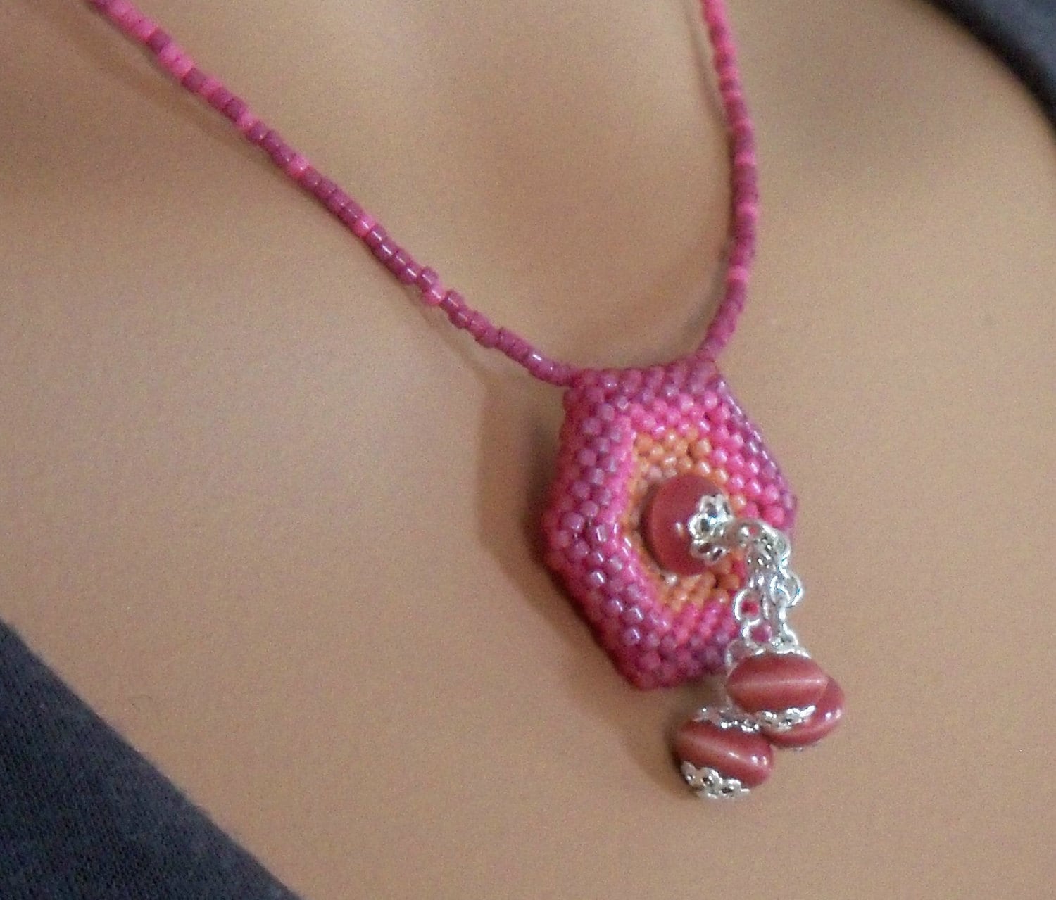Rosa Perlen Sechseck Anhänger Halskette Rosa Perlen Sechseck Anhänger Halskette von CharmedGifts