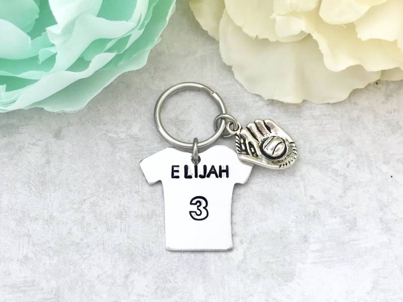 Baseball-Schlüsselanhänger - Baseball Mom Personalisierte Geschenke Namen Und Nummer Baseball-Geschenk Baseball-Geschenke von CharmedMetals
