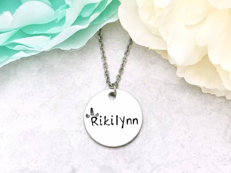 Personalisierte Einhorn Namenskette von CharmedMetals
