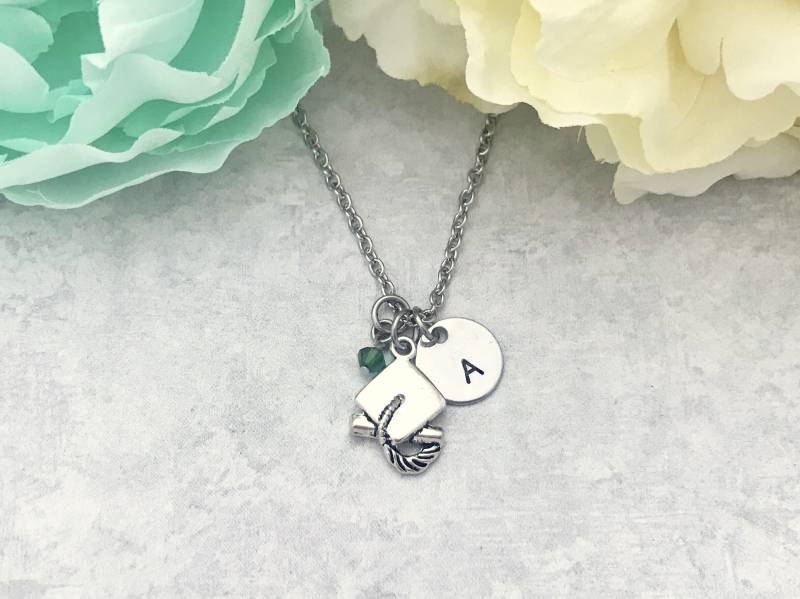 Personalisierte Graduation Schmuck - Abschlussgeschenk Für Frau Graduierung Erste Halskette Geschenk Beste Freundin von CharmedMetals