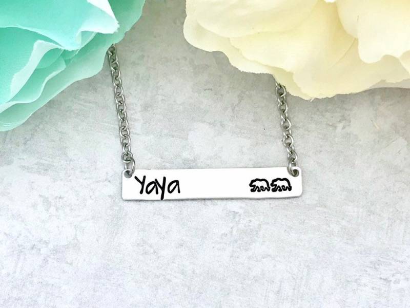 Personalisierte Oma Bär Halskette von CharmedMetals