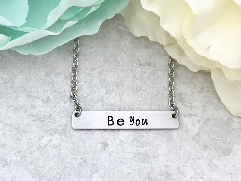 Weihnachten Geschenk Für Sie - Inspirierende Ihr Sei Du Selbst Schmuck Inspirierend Nachricht Halskette Mantra Tochter Weihnachten Geschenk Für Sie - Inspirierende Ihr Sei Du Selbst Schmuck Inspirierend Nachricht Halskette Mantra Tochter von CharmedMetals