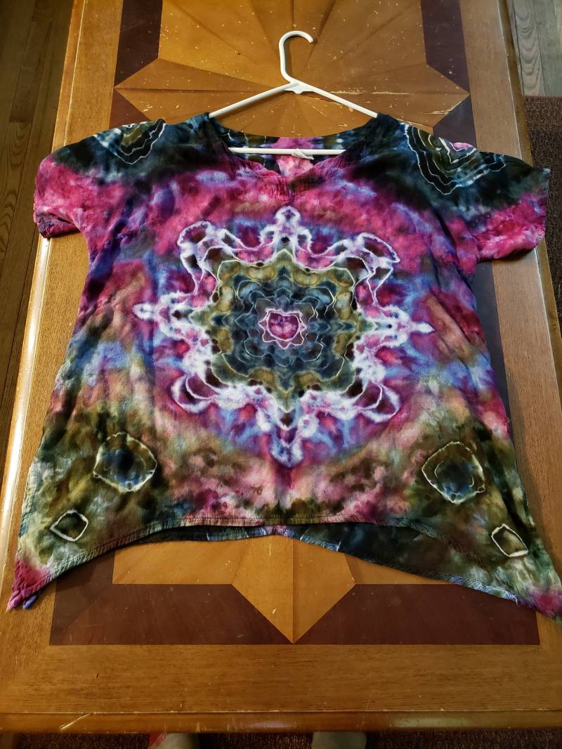 Krawatte Farbstoff Damen Bluse Kurzarm von CharmedTieDye