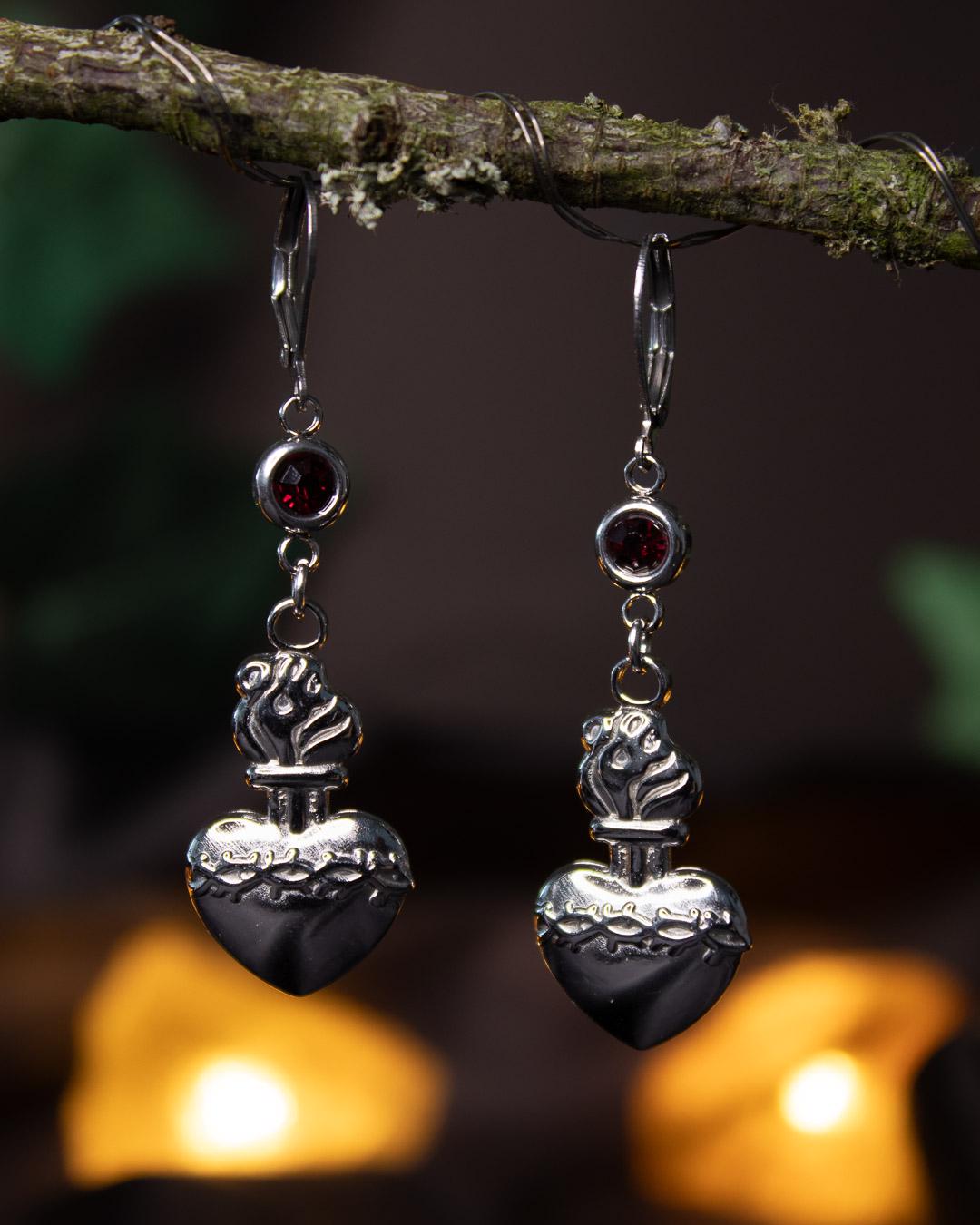 Silberne Ohrringe Mit Flammenherz & Rotem Stein - Gothic Schmuck. Witchy Geschenk Silberne Ohrringe Mit Flammenherz & Rotem Stein - Gothic Schmuck. Witchy Geschenk von CharmedbyShadows