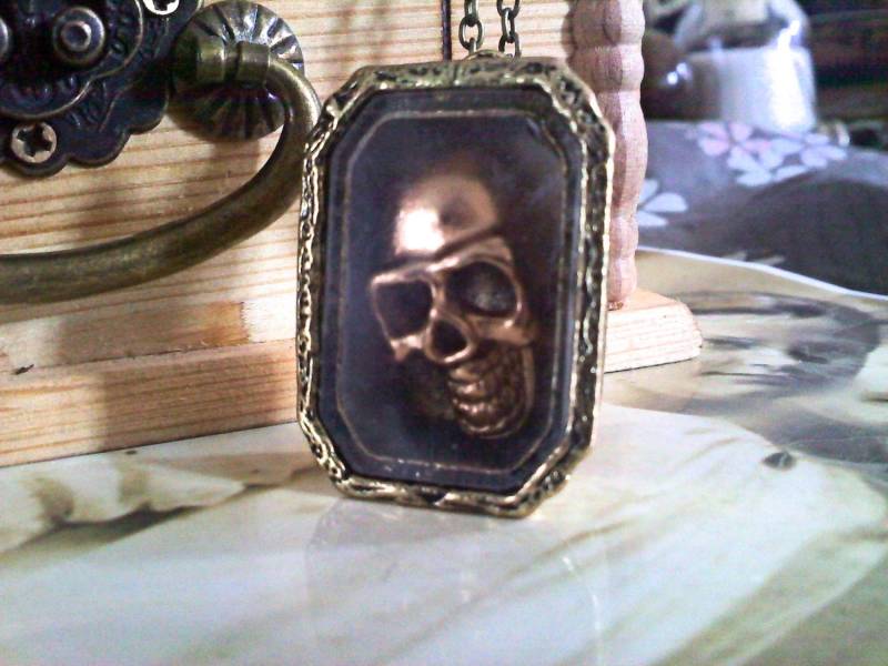 Bronze Totenkopf Anhänger von CharmingBones