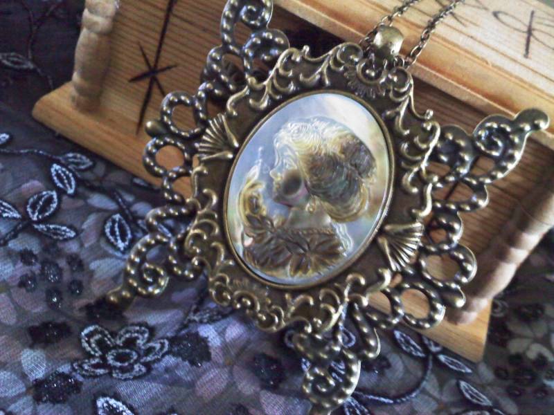 Dame Der Schmetterlinge Cameo Kette von CharmingBones