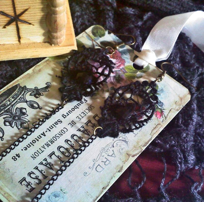 Fallende Kette Schwarz Häkeln Ohrringe von CharmingBones