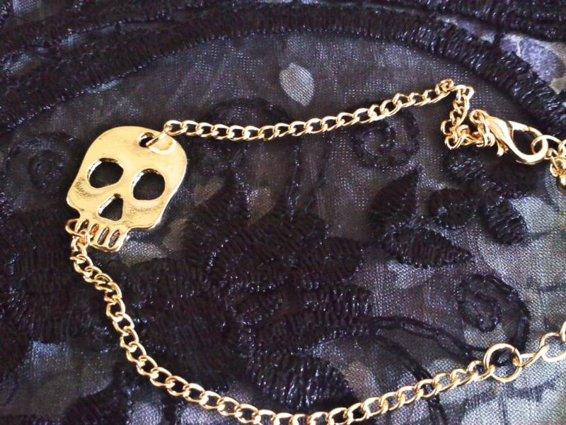 Goldener Schädel-Armband von CharmingBones