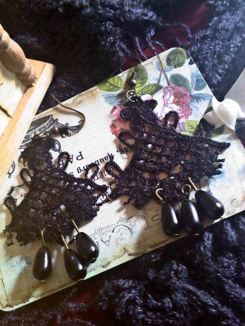 Ohrringe Schwarz Yuletide Häkeln von CharmingBones