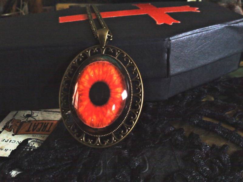 Rote Augen Cabochonkette von CharmingBones