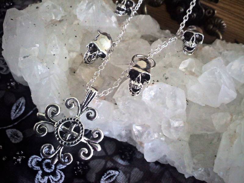 Schädel Und Kreuz Halskette von CharmingBones