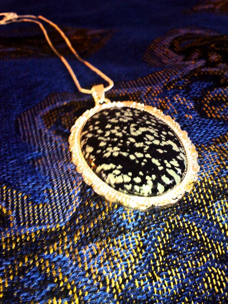 Schneeflocke Obsidian Halskette von CharmingBones