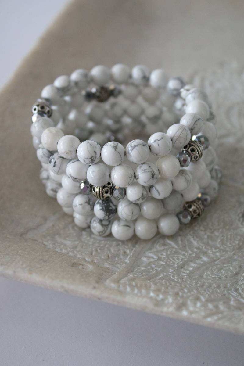 Howlie Memory Wire Armband Howlie Memory Wire Armband von CharmingBugBoutique