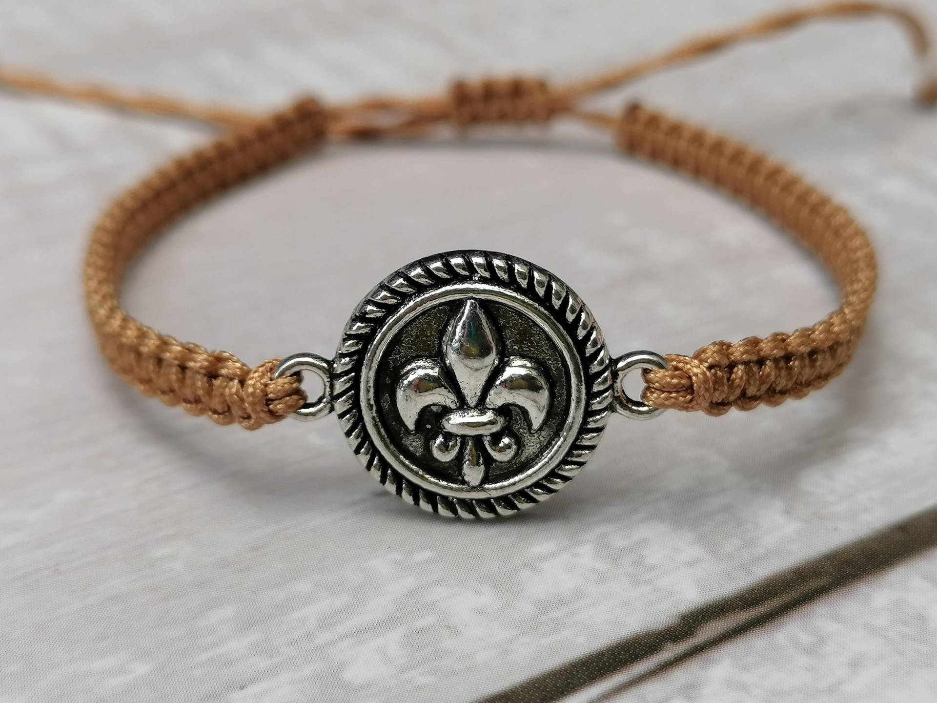 34 Farben, Fleur De Lys Armband, Flower Luce French Lily Schmuck 34 Farben, Fleur De Lys Armband, Flower Luce French Lily Schmuck von CharmingDesignCrafts
