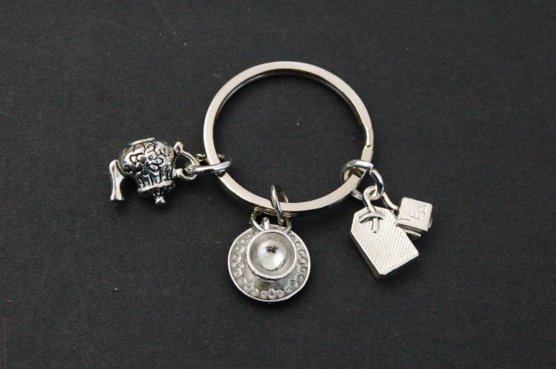 Handgemachter Nachmittagstee Schlüsselanhänger Teekanne, Teetasse & Teebeutel Anhänger von CharmingDesignsUK
