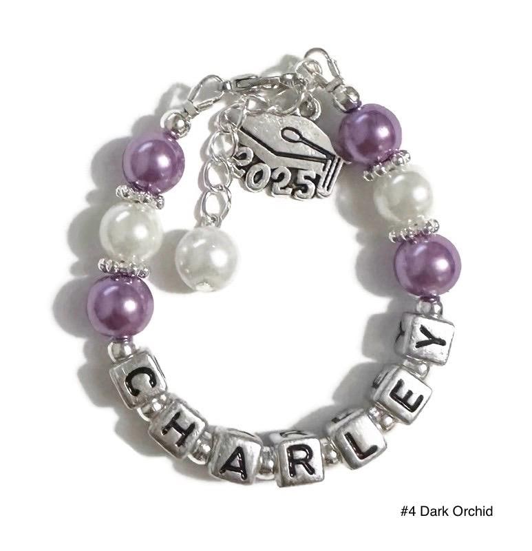 2025 Graduierung Armband-Personalisierte Geschenk-Klasse Von Graduierte Schmuck-Custom Cap Charm Armband von CharmingDivaBoutique