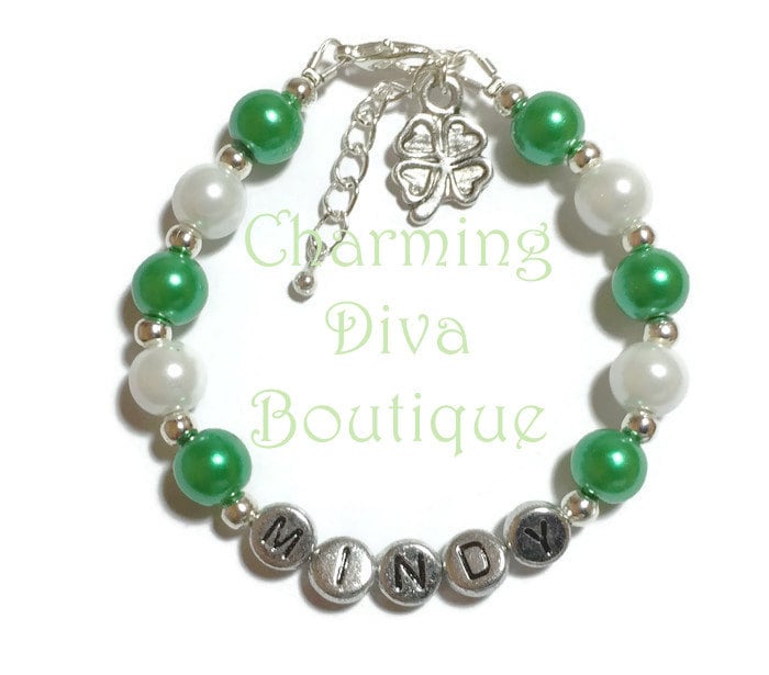 Personalisiertes St. Patrick's Day Armband Kinder/Jungen/Mädchen/Teen 4 Blatt Kleeblatt Irish Glücksbringer Handgemachtes Geschenk von CharmingDivaBoutique
