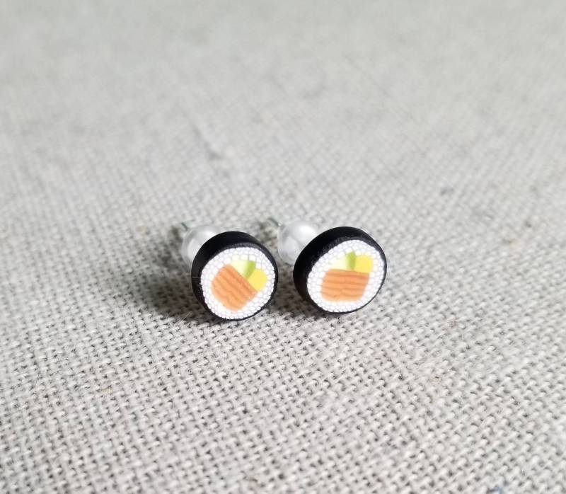 Lachs Maki Rolle Sushi Ohrstecker, Miniatur Essen Schmuck, Sushi E1 Lachs Maki Rolle Sushi Ohrstecker, Miniatur Essen Schmuck, Sushi E1 von CharmingLittleFox