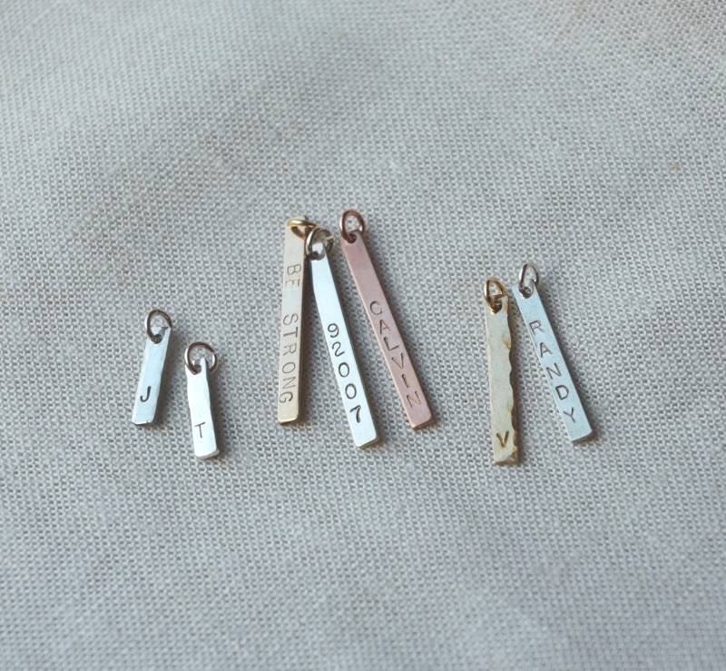 Add On, Personalisierte Vertikale Initial Bar, Mini Namen Anhänger, Sterling Silber, 14K Gold Fill, Rosegold Fill Add On, Personalisierte Vertikale Initial Bar, Mini Namen Anhänger, Sterling Silber, 14K Gold Fill, Rosegold Fill von CharmingMetals