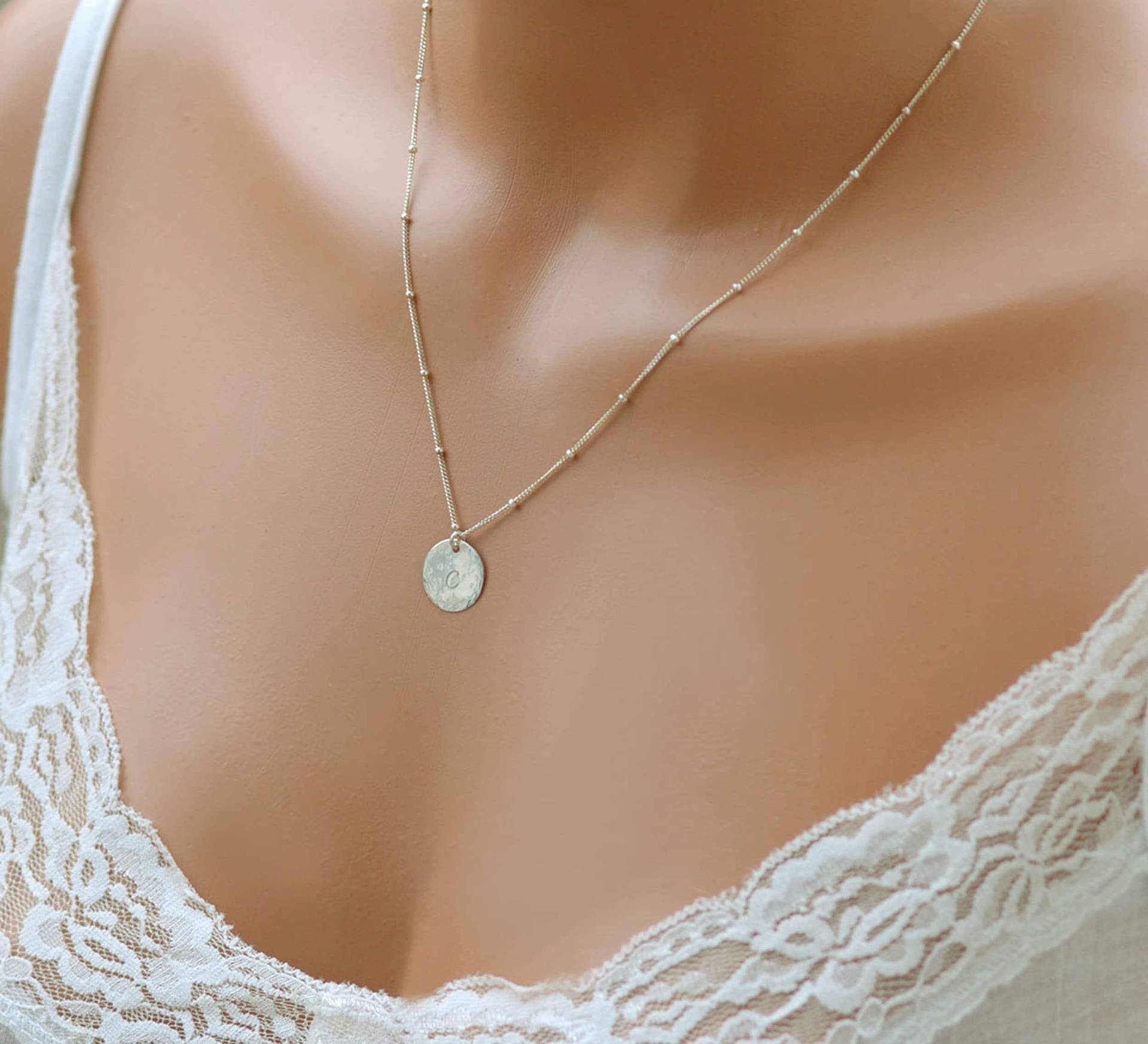 Initial Anhänger Halskette, Hand Gestempelt Initial, Personalisierte Mütter Schmuck, Einzigartiges Geschenk Für Sie, Sterling Silber, 14K Gold Fill von CharmingMetals