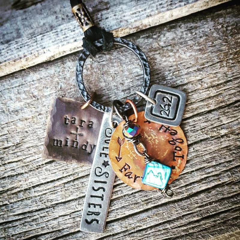 Alleinschwester; Marathon Halskette Alleinschwester; Marathon Halskette von CharmingSarabella