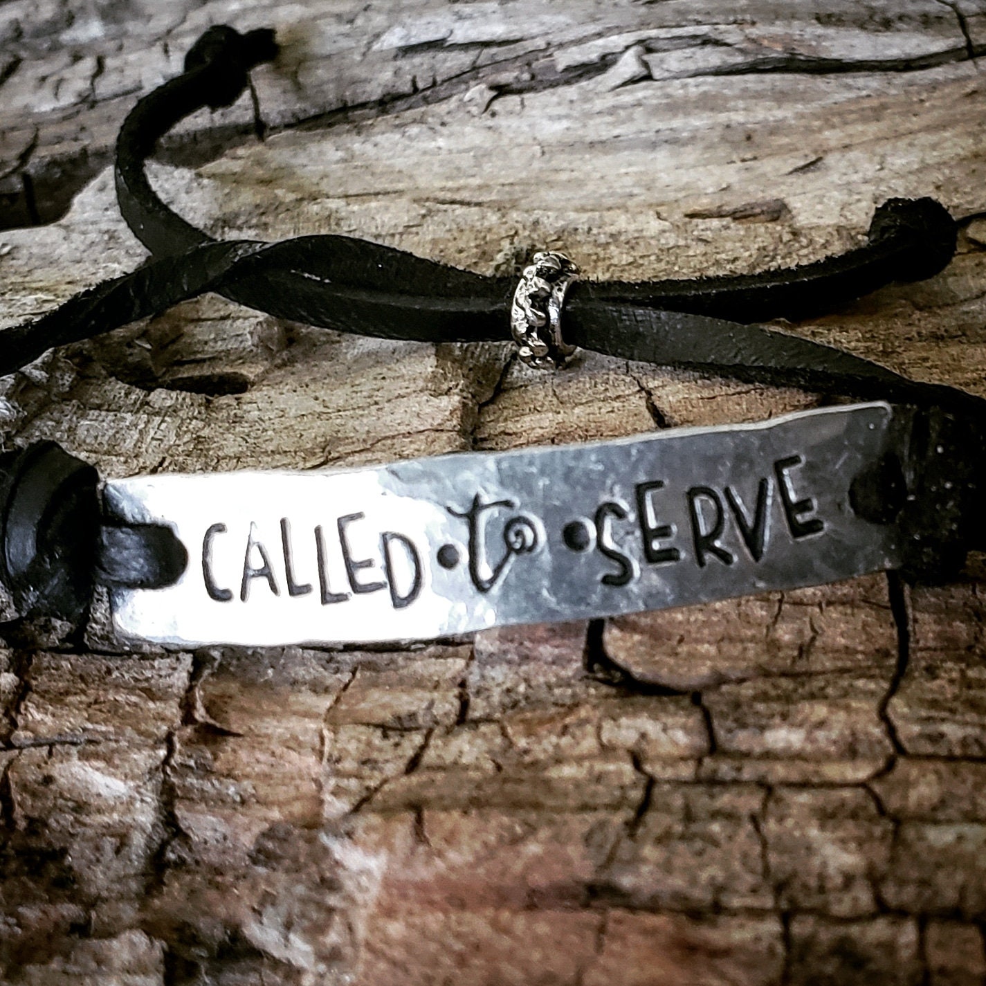 Called To Serve Armband von CharmingSarabella