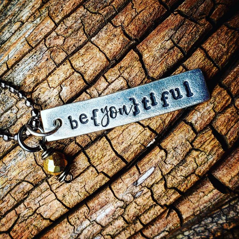 "Sie" Tiful Halskette, Inspirierend Sein von CharmingSarabella