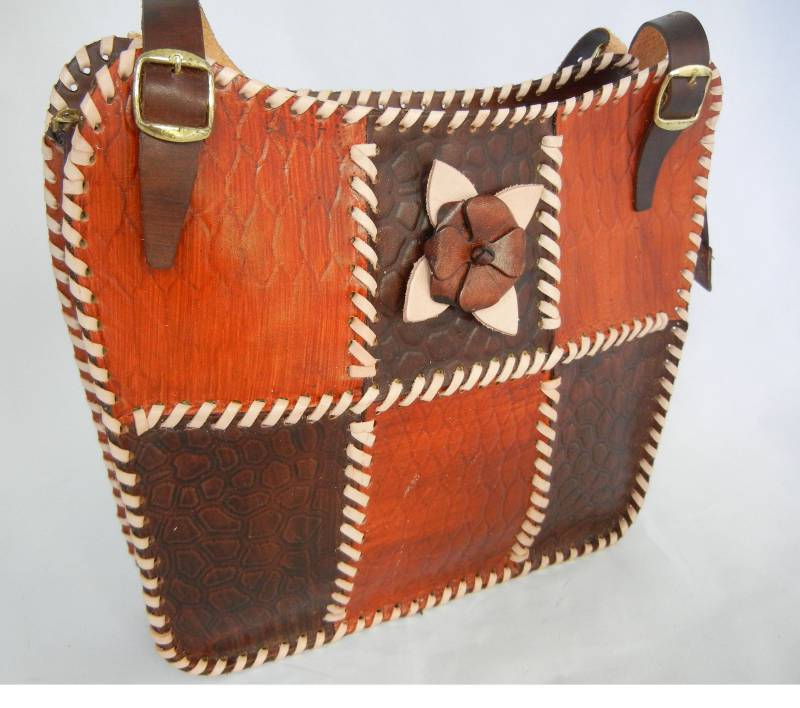 Handgeprägte Tasche Geprägtes Leder Handtasche Schultertasche Braun Quadrat 2 Riemen Handgeprägte Tasche Geprägtes Leder Handtasche Schultertasche Braun Quadrat 2 Riemen von CharmingUnitedStates