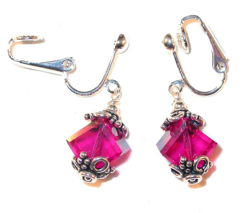 Fuchsia Kristall Diagonal 8mm Würfel Ohrringe Sterling Silber Swarovski Elements von CharminglyYoursToo