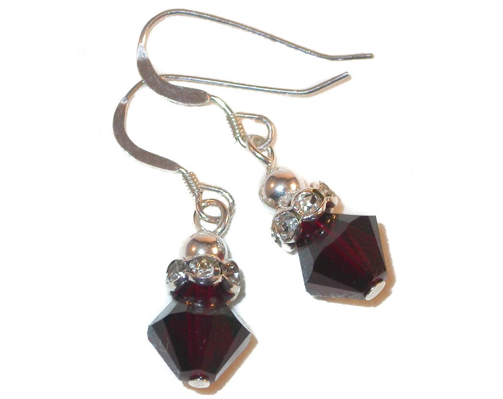 Granat Red Crystal Januar Geburtsstein Ohrringe 8M Sterling Silber Swarovski Elements Clip-On & Pierced Granat Red Crystal Januar Geburtsstein Ohrringe 8M Sterling Silber Swarovski Elements Clip-On & Pierced von CharminglyYoursToo