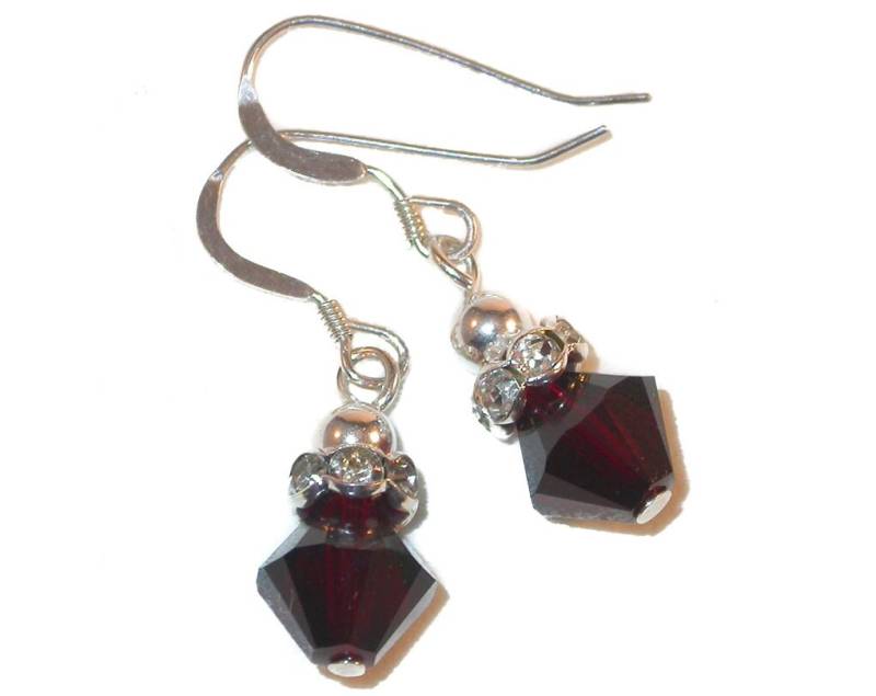 Granat Red Crystal Januar Geburtsstein Ohrringe 8M Sterling Silber Swarovski Elements Clip-On & Pierced von CharminglyYoursToo