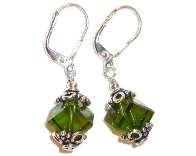 Olive Olivine Grün Kristall Diagonal 8mm Cube Ohrringe Sterling Silber Swarovski Elements von CharminglyYoursToo