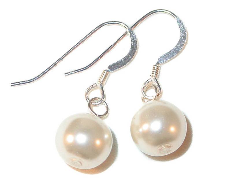 Schlichte 8mm White Perlen Ohrringe Tropfen Silber Ohrhänger Swarovski Elements von CharminglyYoursToo
