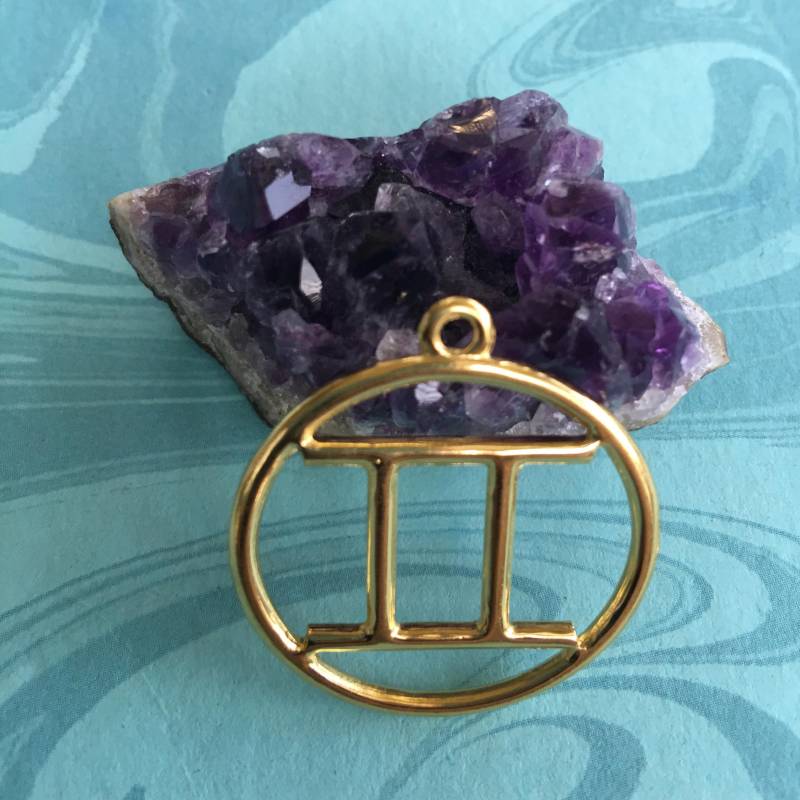 Gemini Sternzeichen Gold Vergoldet Zink Basierte Legierung Anhänger Runde Hohl 34x30mm, Anhänger-Charms von CharmsJC