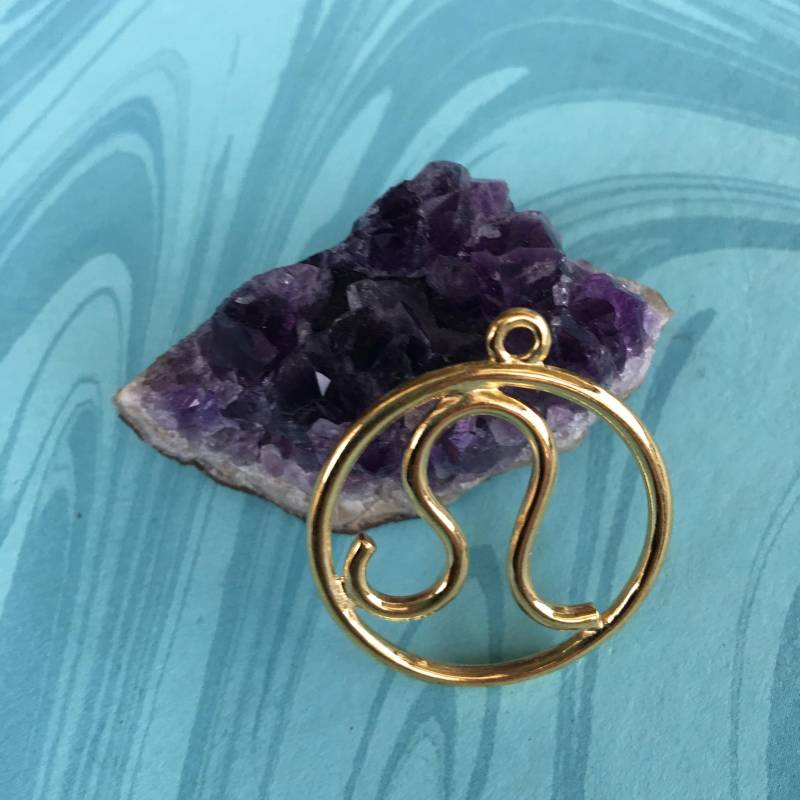 Leo Sternzeichen Gold Getönt Zink-Basierte Legierung Anhänger Runde Hohl 34x30mm, Anhänger-Charms von CharmsJC