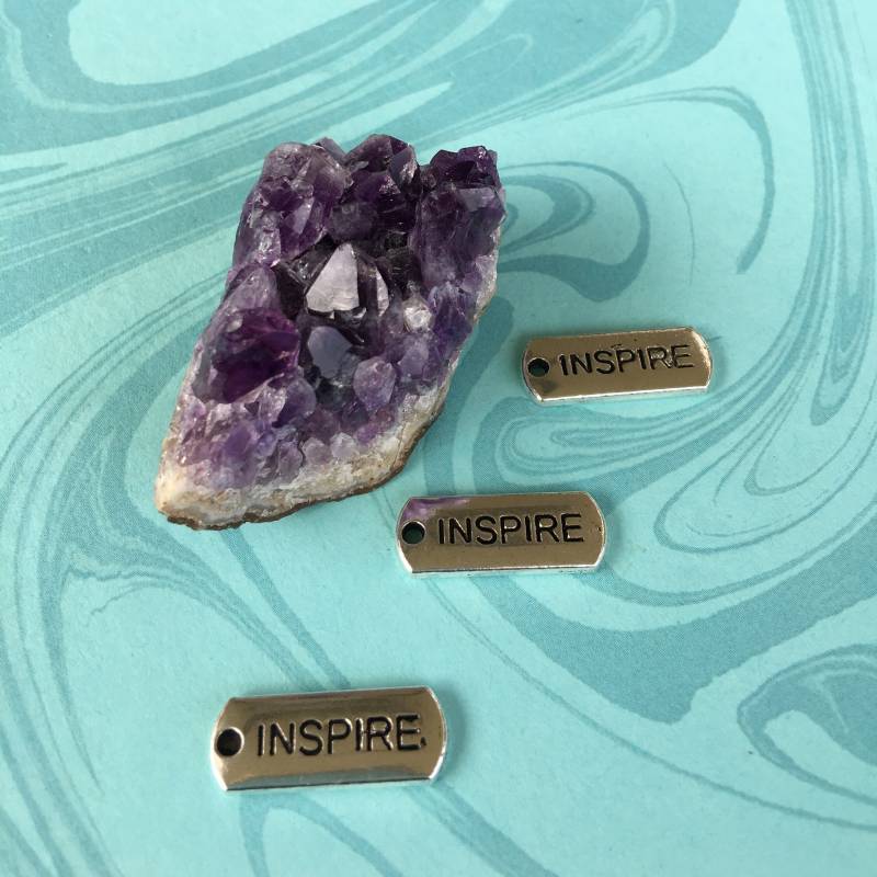Set Von Fünf "Inspire" Gravierte Tag Charms Antik Silber Ton von CharmsJC