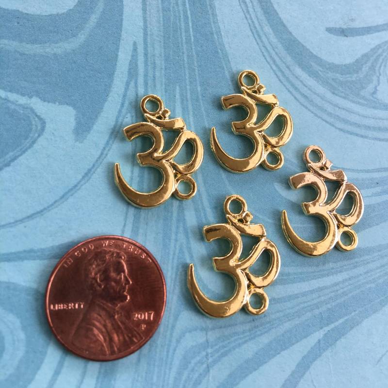 Vergoldeter Om Symbol Verbinder Anhänger | 21 Mm von CharmsJC