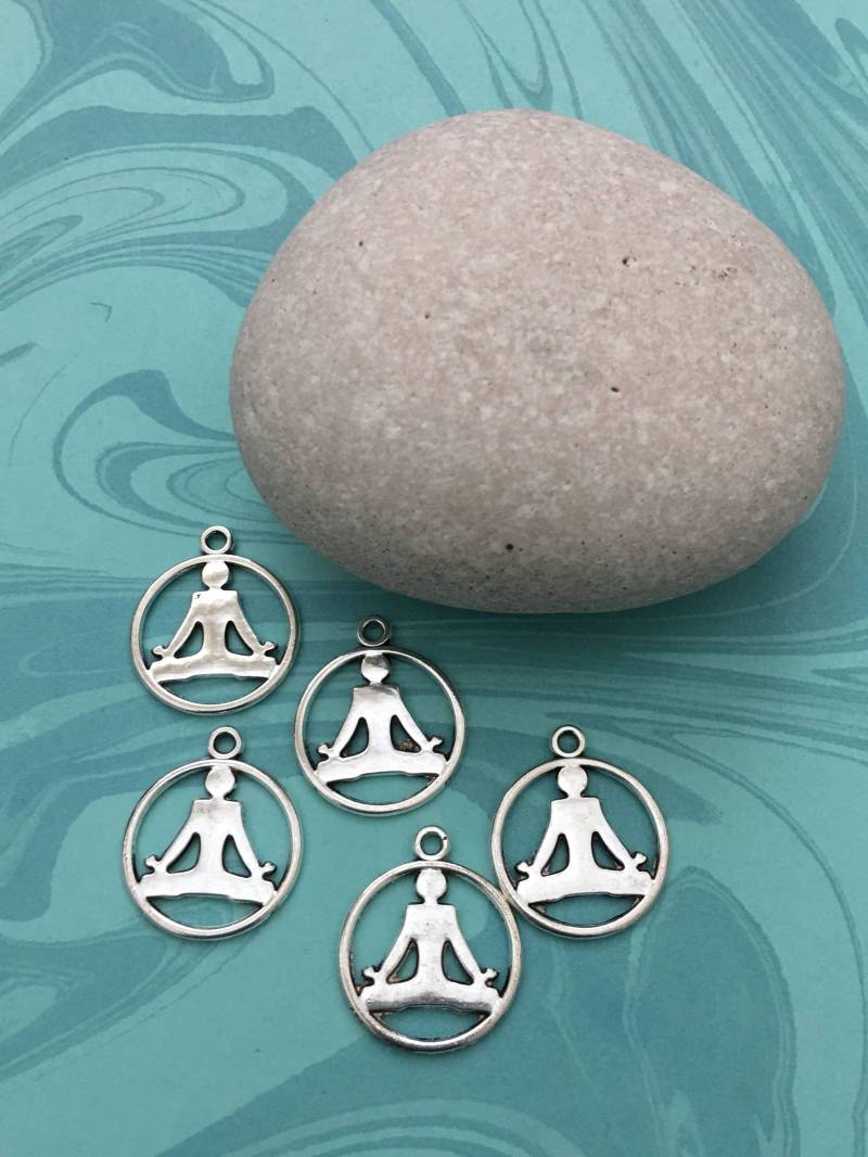 Yoga Buddha Charms Antikes Silber & Bronze Meditation Anhänger | 5Er Set von CharmsJC
