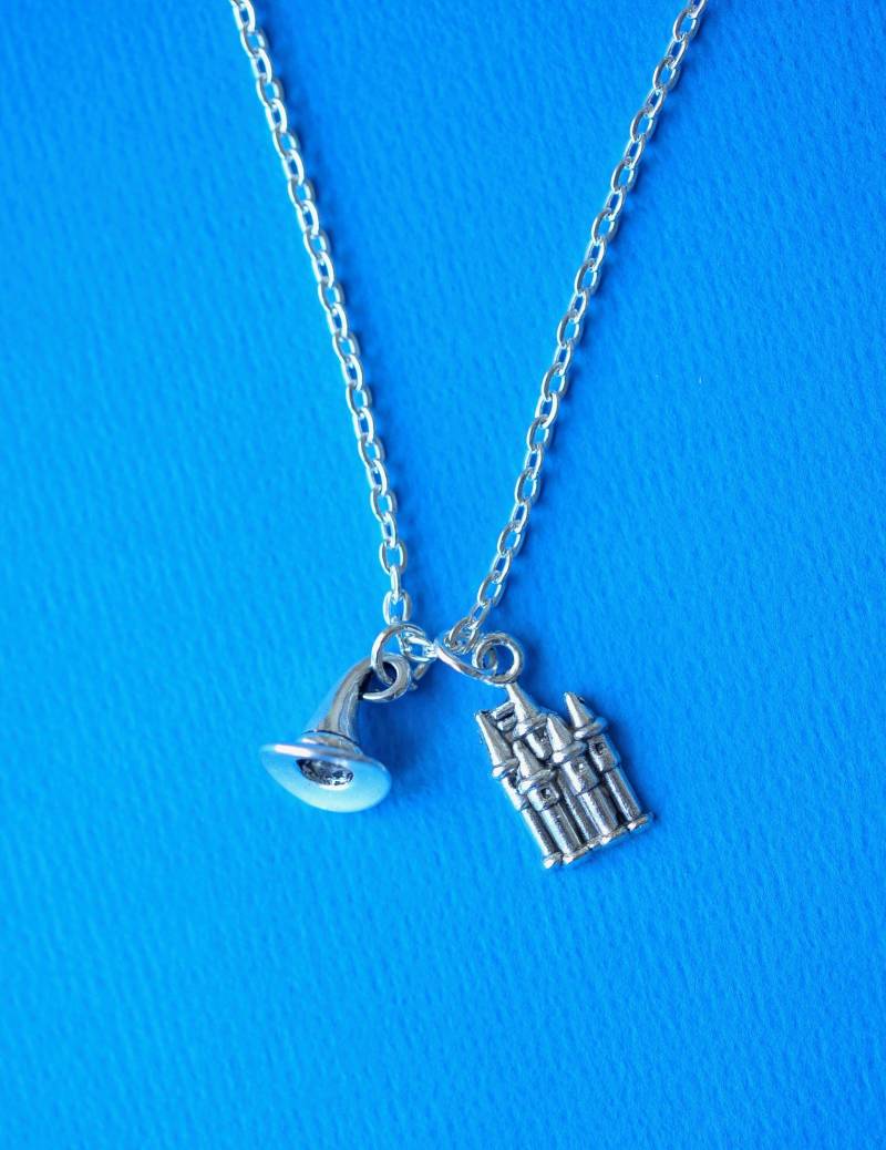 Zauberschloss & Hexenhut Anhänger Fantasy Schmuck Geschenk von CharmstoreCo