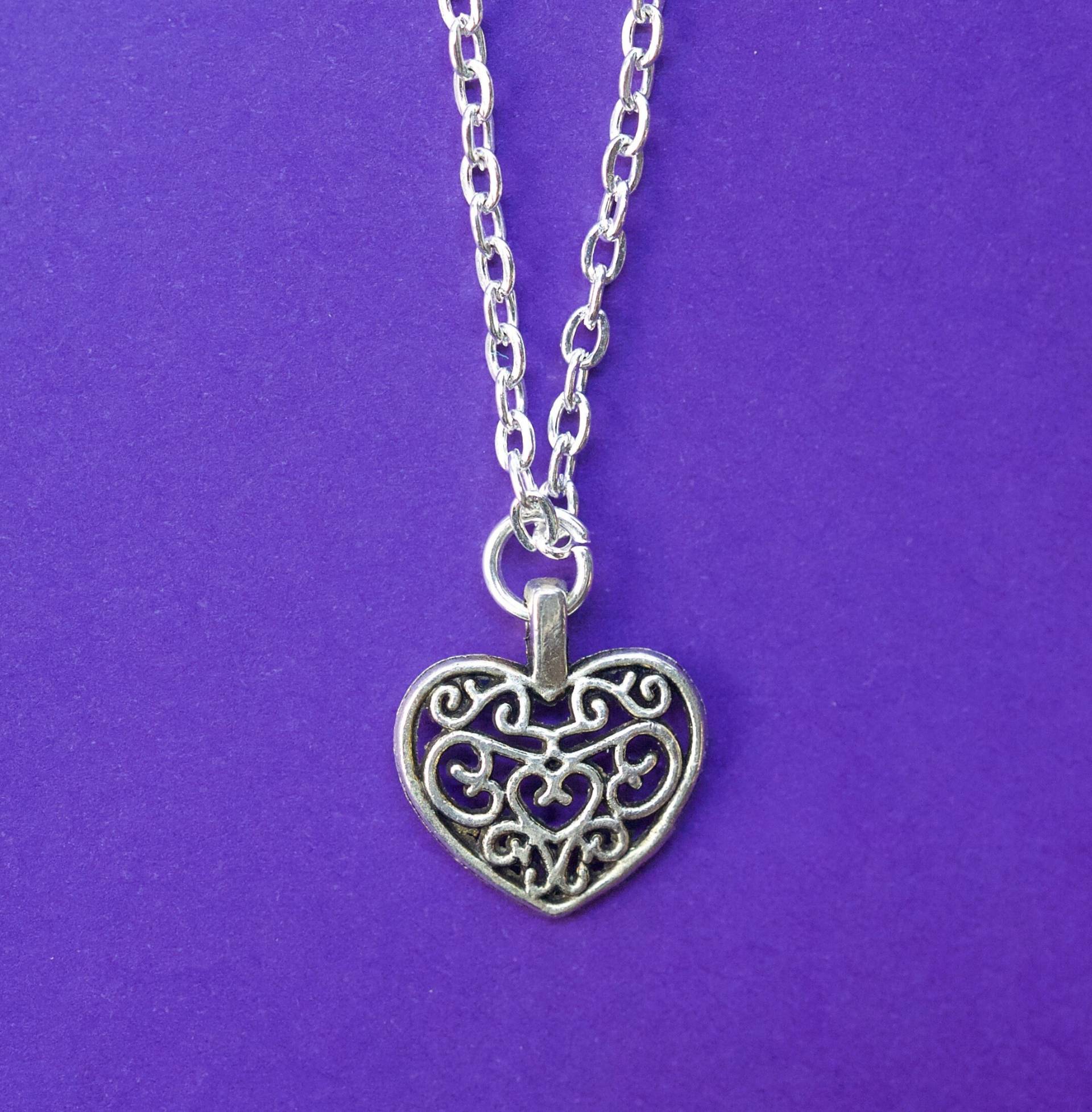 Filigrane Herzkette, Zarter Silberanhänger, Geschenk Für Romantiker von CharmstoreCo