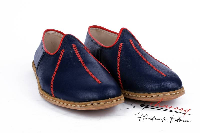 Echtes Leder Stilvolle Flache, Handgefertigte Schuhe, Königsblaue Farbe, Rotes Stichmuster Traditionelle Hausschuhe, Ledergeschenk Für Männer, Frauen von Charooq