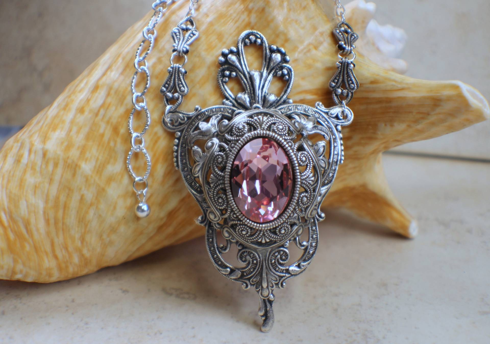 Altrosa Kristall Anhänger Halskette Barocker Filigraner Hochzeitsschmuck Altrosa Kristall Anhänger Halskette Barocker Filigraner Hochzeitsschmuck von Charsfavoritethings
