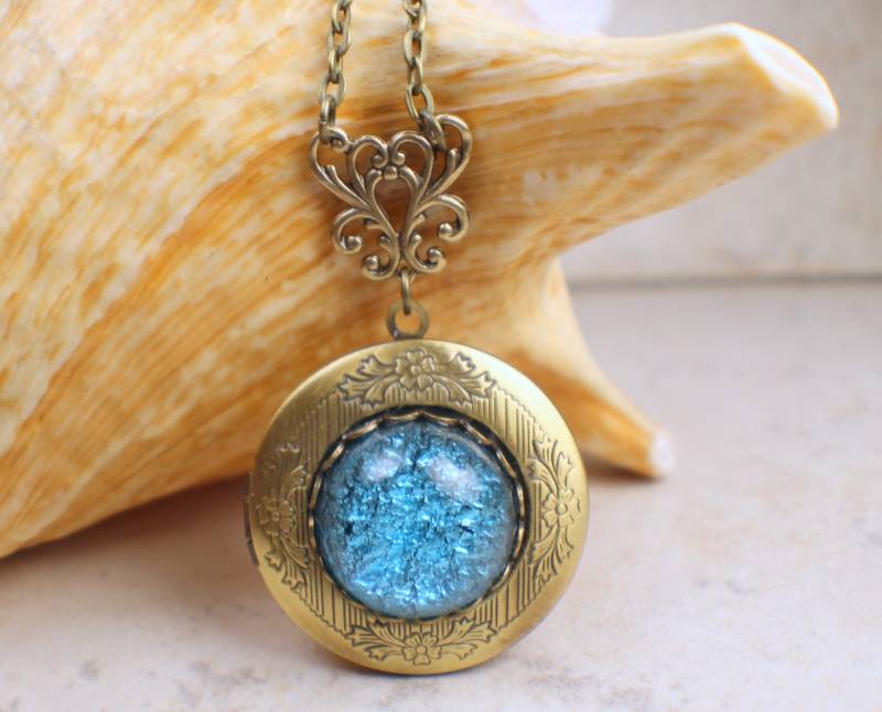 Aqua Blau Glas Feueropal Medaillon, Kleines Foto Medaillon Halskette, Bild Andenken Hochzeit von Charsfavoritethings