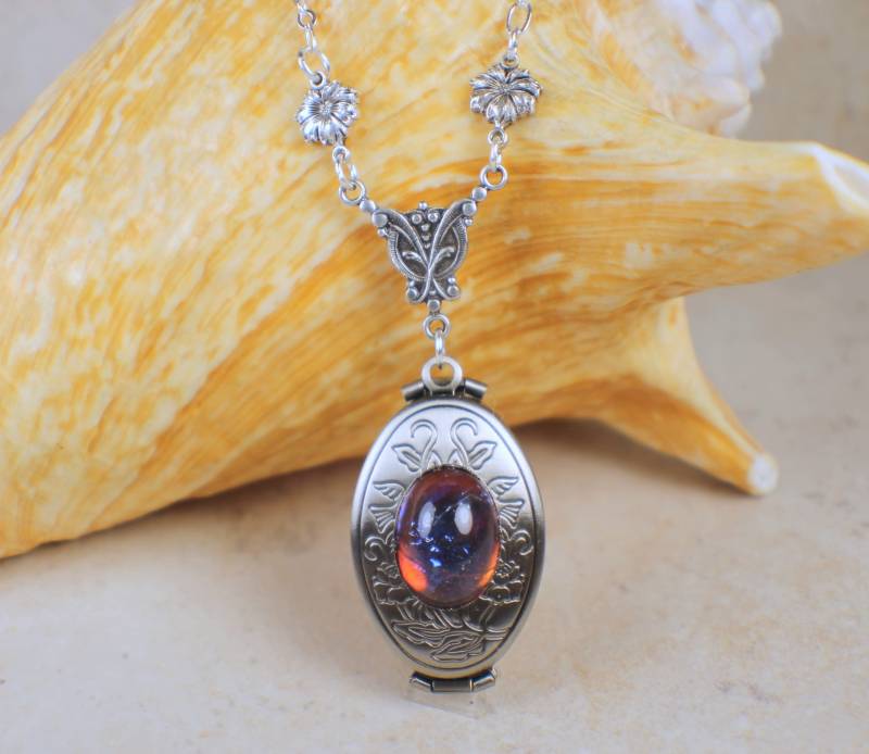 Drachen Atem Rot Glas Opal, Silber Foto Medaillon, Falten Medaillon Halskette, Multi Bild Frame Drachen Atem Rot Glas Opal, Silber Foto Medaillon, Falten Medaillon Halskette, Multi Bild Frame von Charsfavoritethings