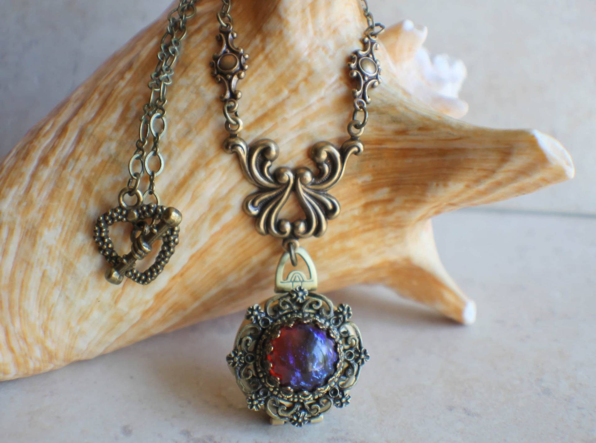 Feueropal Foto Locket Halskette Bronze Multi-Bild Medaillon von Charsfavoritethings